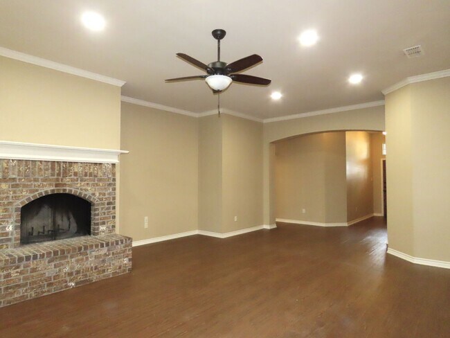 Building Photo - Coming Soon!! Lindale, Gorgeous 4 Bedroom, 2 Bath Home!