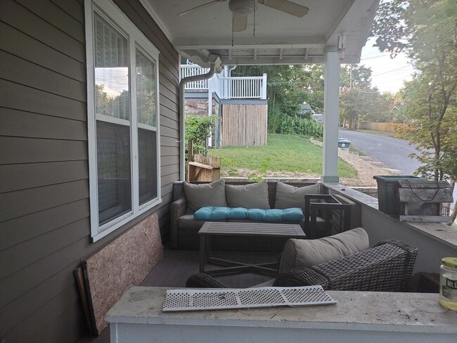 Building Photo - 607 Lytle St