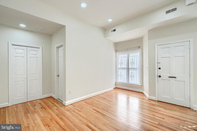 Building Photo - 698 Washington Blvd