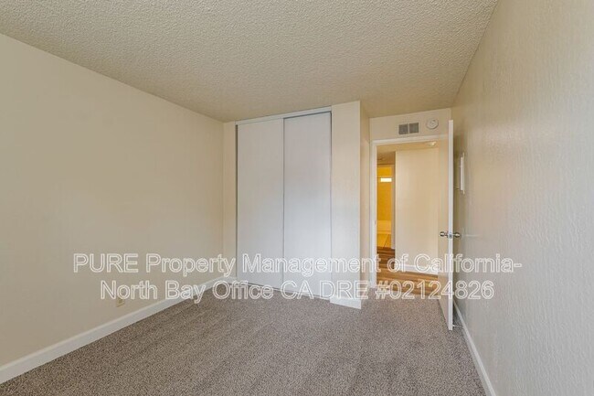 Building Photo - 2326 Tachevah Dr