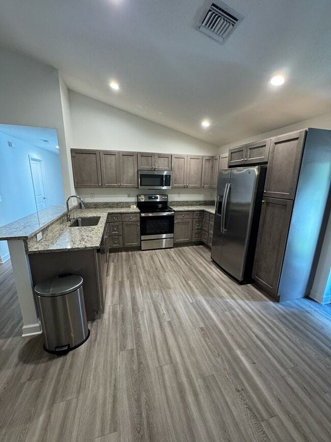 Building Photo - 2 Bedroom, 2 Bath, 1 car Garage home for rent