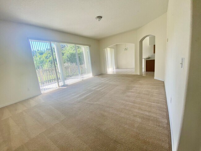 Building Photo - Beautiful & Spacious Home in Fells Cove