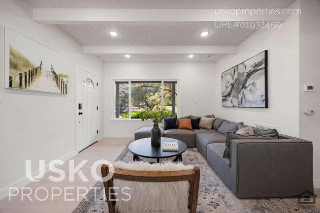 Building Photo - "Charming 3-Bedroom Retreat in Granite Bay...