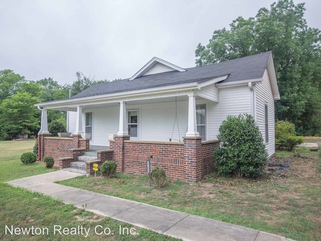 Foto principal - 2 br, 1 bath House - 29609 Capshaw Road