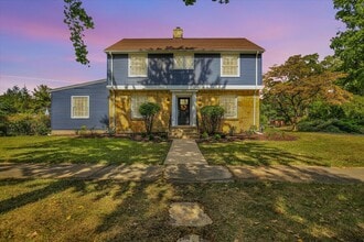 Building Photo - 1212 W Healey St