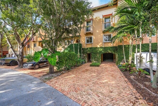 Building Photo - 6204 Paradise Point Dr