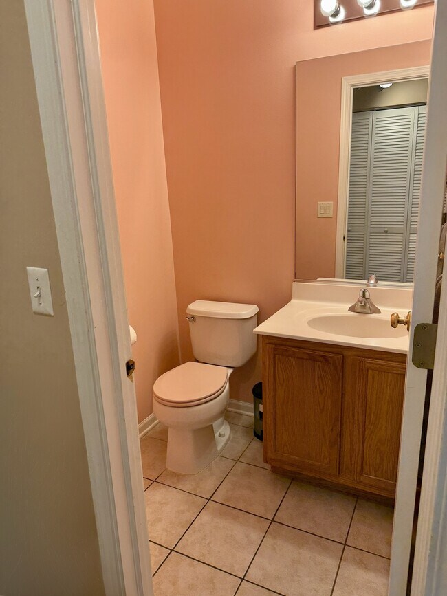Foto del edificio - 600 Creekside Cir