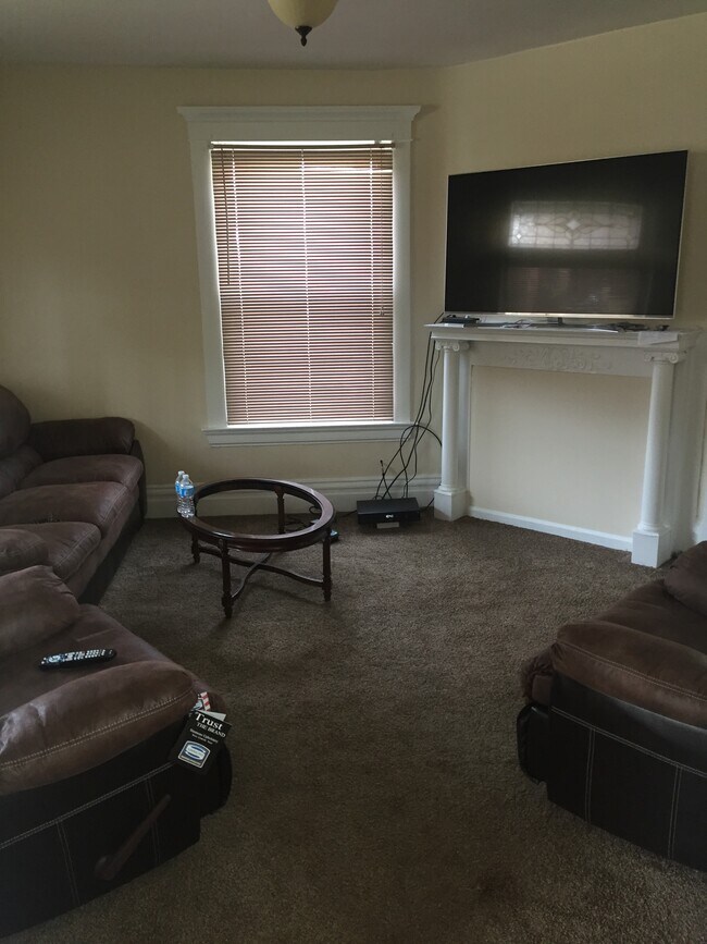 Foto del edificio - 43 Oakwood Rd