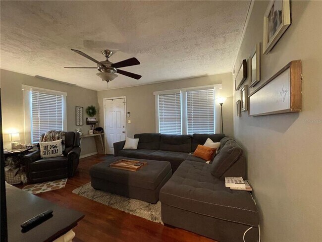 Foto del edificio - Adorable 2 bed/ 1 bath home in Seffner!!