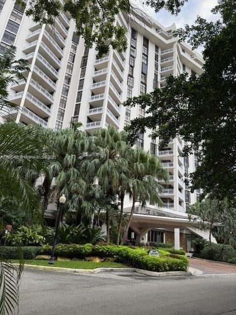 Building Photo - 2000 Towerside Terrace