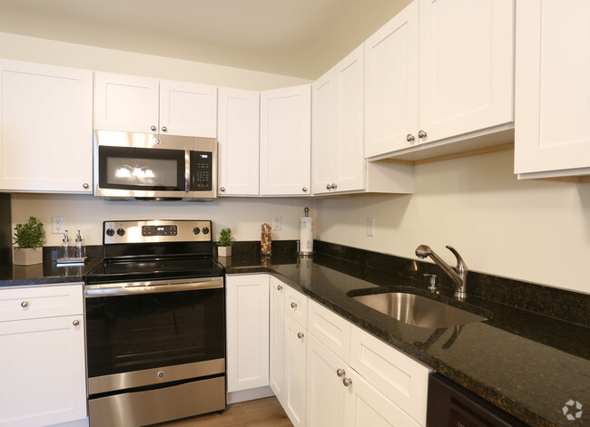 Kitchen - Spacious 2 bedroom apts located in the...