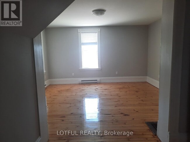 Photo du bâtiment - 2084 Dundas St