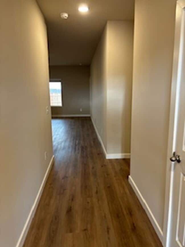 Building Photo - New Home! 1st month free!