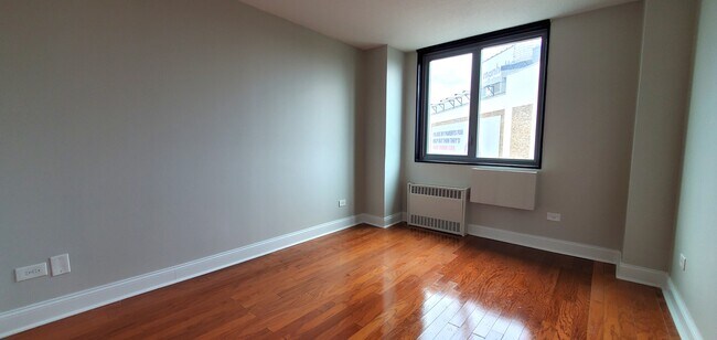 Foto del edificio - 3333 Broadway