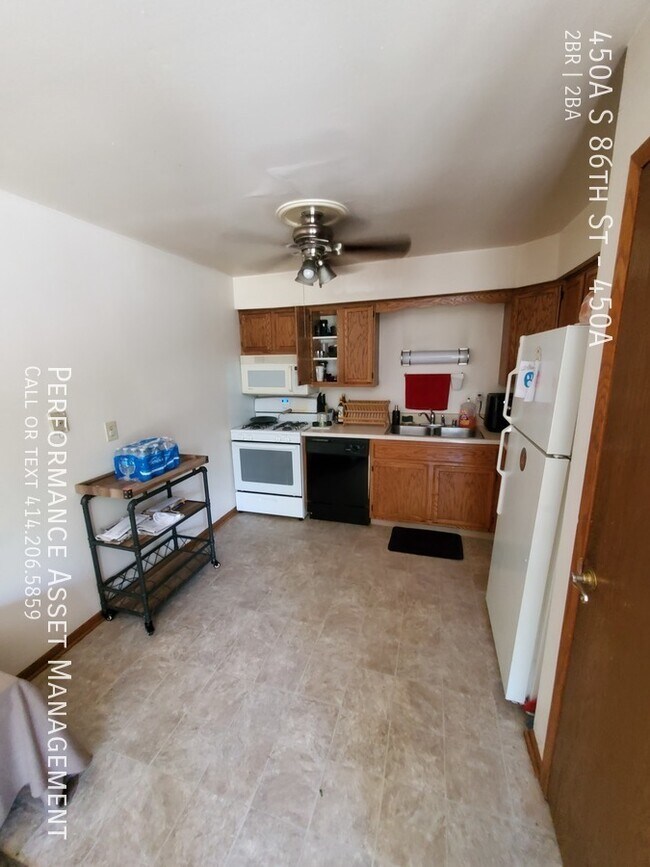 Building Photo - Charming 2BED/1.5BATH Multi-Level Townhous...