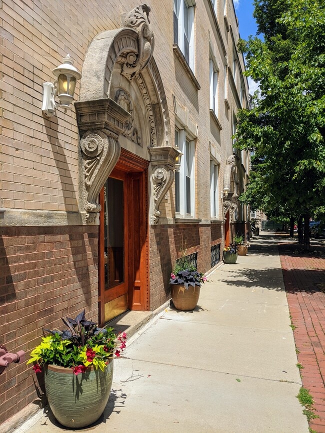 1500 W. Polk Street - Corner Polk & Laflin - Harris Point Chicago