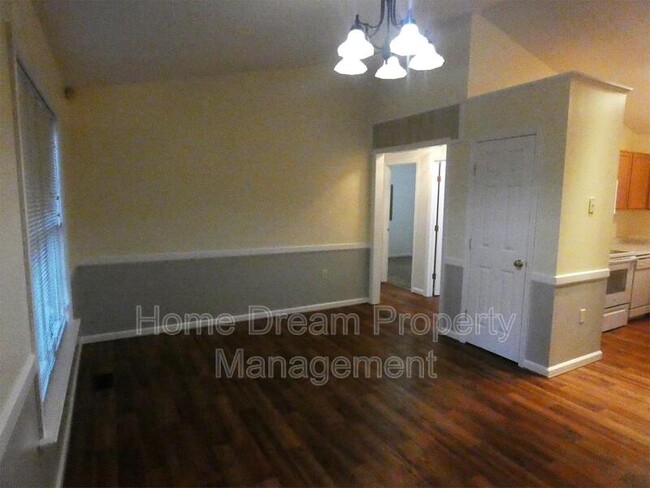 Building Photo - 2512 Quail Oak Dr