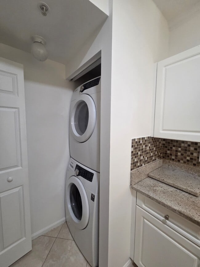 Foto del edificio - 17100 N Bay Rd