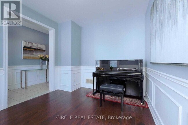 Photo du bâtiment - 1368 Connaught Ter