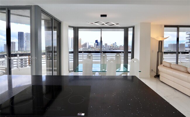 Foto del edificio - 3530 Mystic Pointe Dr