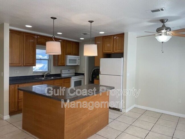 Foto del edificio - 119 Base Ave E