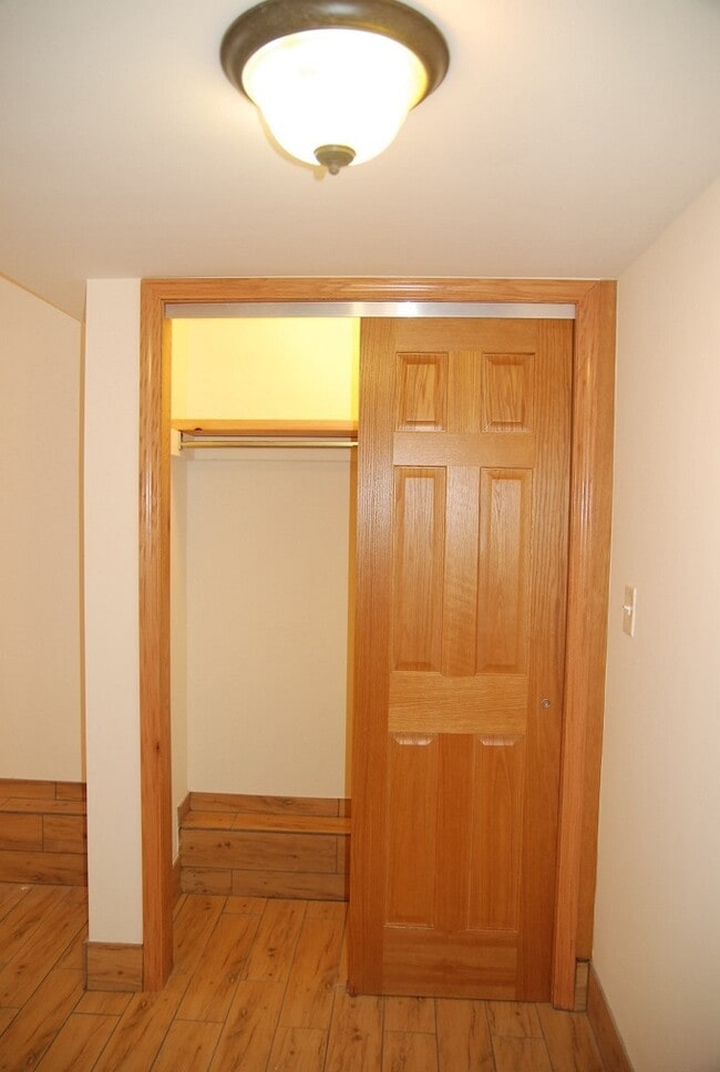 Building Photo - 3546 N Bosworth Ave