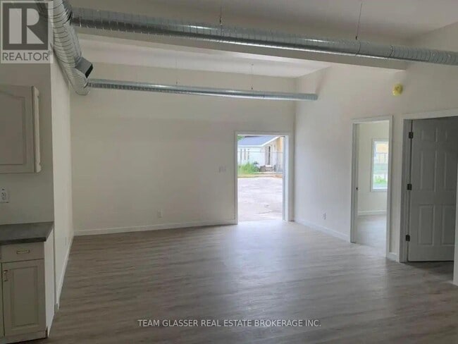 Building Photo - 423-423 Hamilton Rd