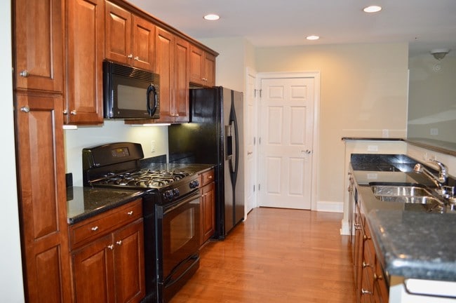 Building Photo - 498 Albemarle Rd