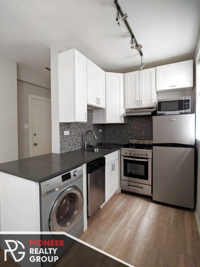 Foto del edificio - 517 W Belmont Ave