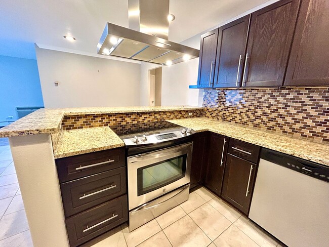 Foto del edificio - Cozy 1 Bed 1 Bath Condo in Denver Around t...