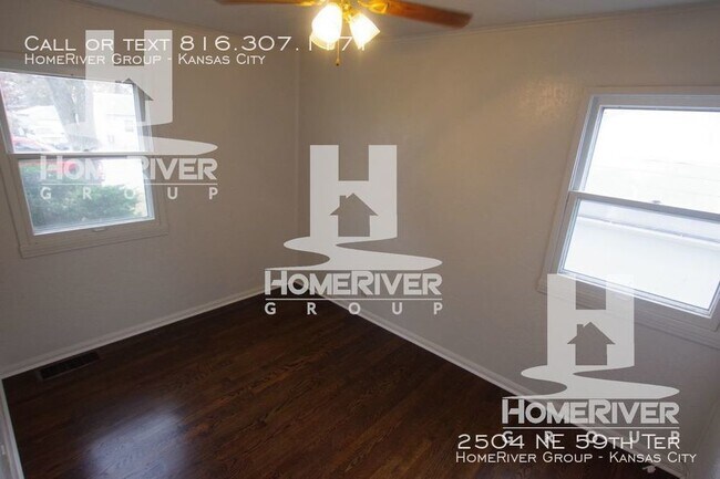 Building Photo - Gladstone Hidden Gem; Available NOW!!  Imm...