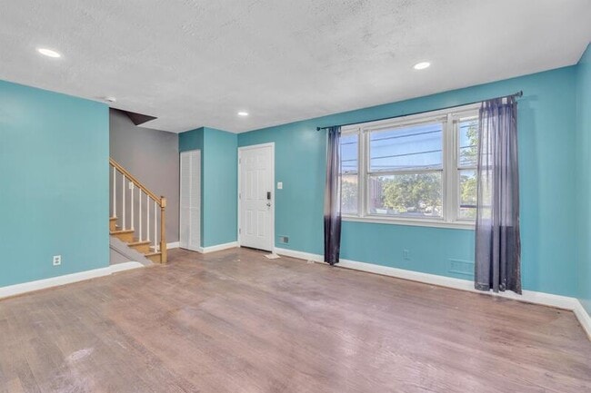 Building Photo - 6738 Dogwood Rd