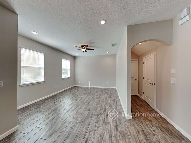 Building Photo - 5027 Sunnyside Ln