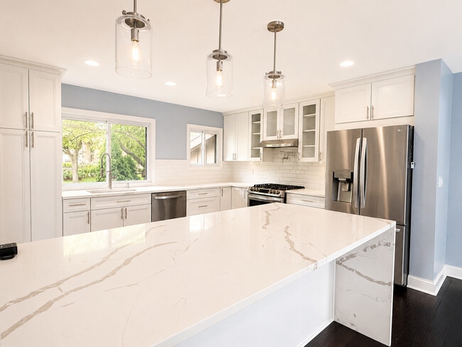 Building Photo - 523 Club House Cir