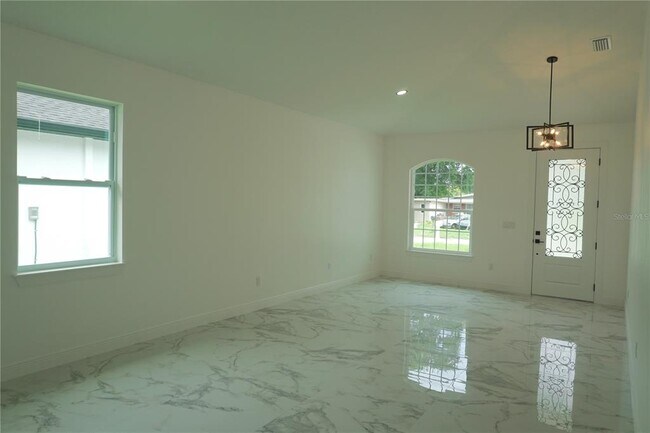 Foto del edificio - 8926 N Orleans Ave
