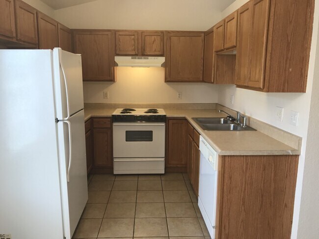 Building Photo - 504 Twin Oaks