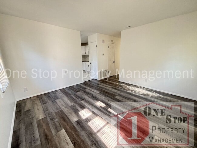 Building Photo - 4-bedroom, 2.5-bath in  Kansas City