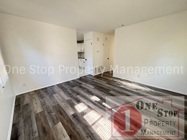 Foto del edificio - 4-bedroom, 2.5-bath in  Kansas City