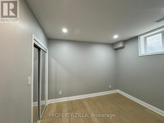 Photo du bâtiment - 163 Freure Dr