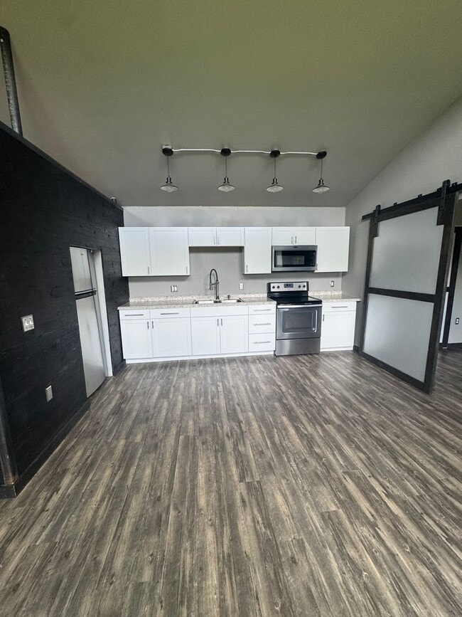 Building Photo - 933 Lincolnwood Dr