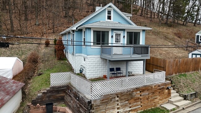 Photo - 798 Valley Rd House