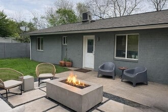 Building Photo - 1400 Southport Dr