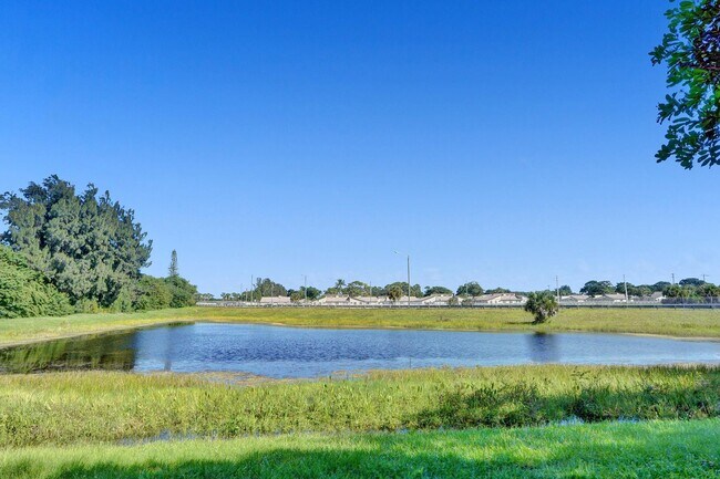 Foto del edificio - 5647 Sims Rd