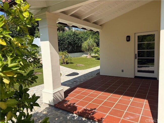 Foto del edificio - 305 W Kenneth Rd