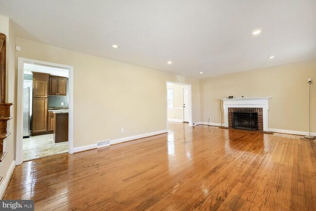 Building Photo - 6609 Fairdel Ave