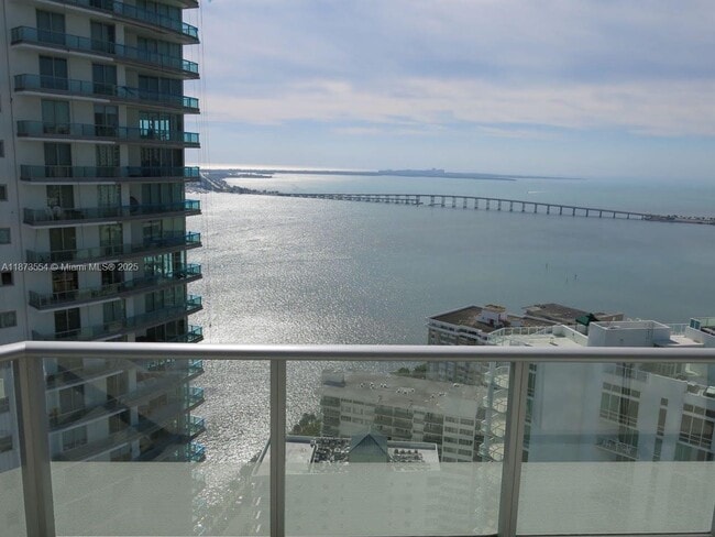 Foto del edificio - 1300 Brickell Bay Dr