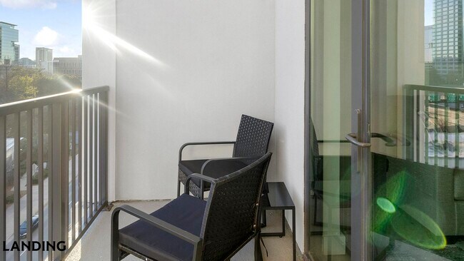 Foto del edificio - 1007 S Mint St