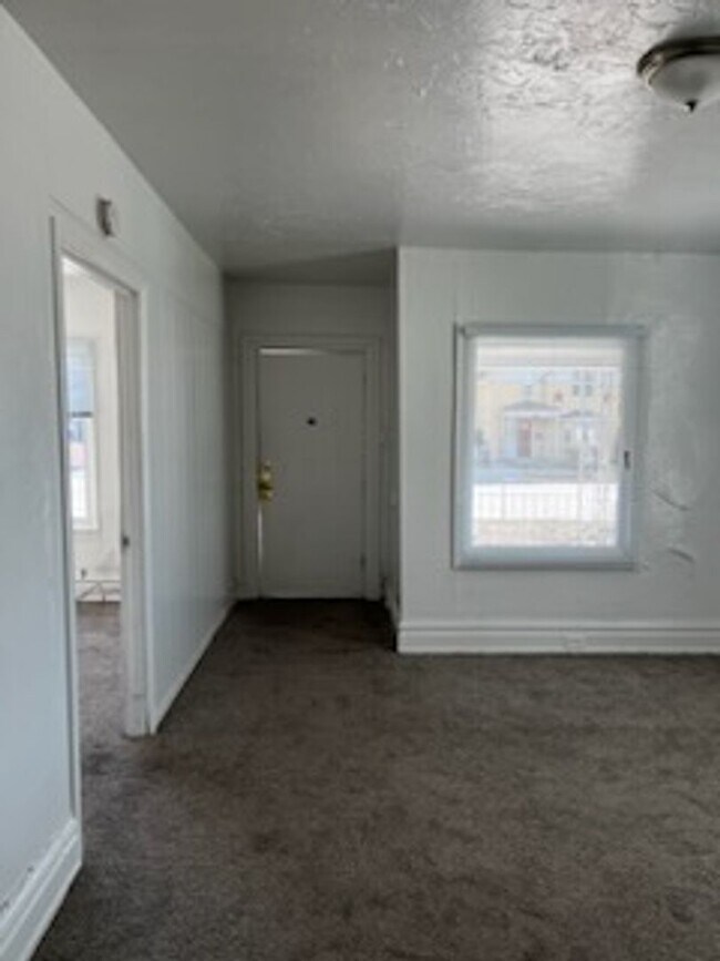 Building Photo - Quaint Charm in Liberty Wells: Recently Up...
