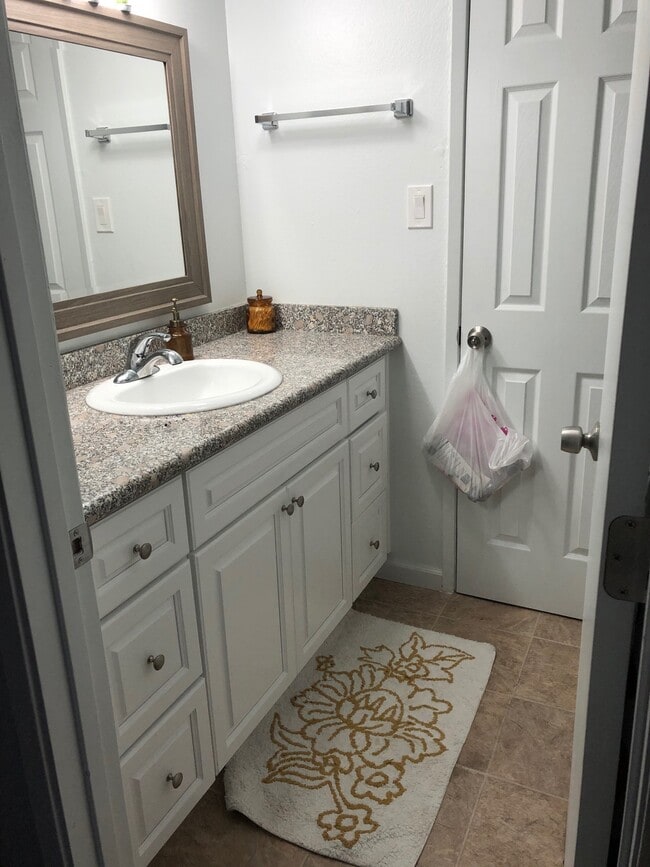 Building Photo - Stine Ridge Townhomes