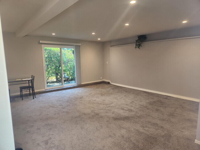 Building Photo - 807 Taurus Dr